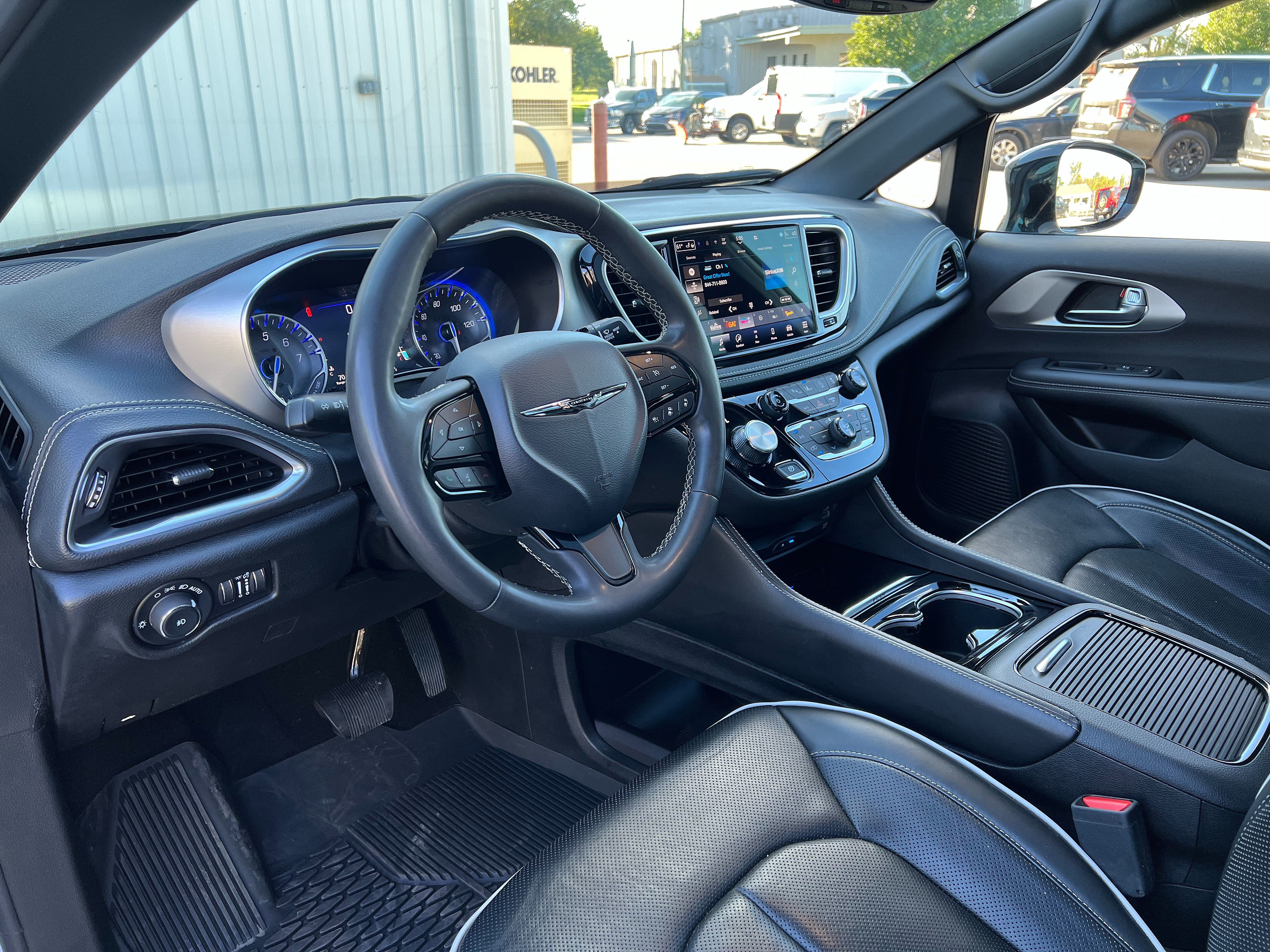 Used 2024 Chrysler Pacifica Limited w/ Uconnect Theater Family Group AWD/4WD image 10