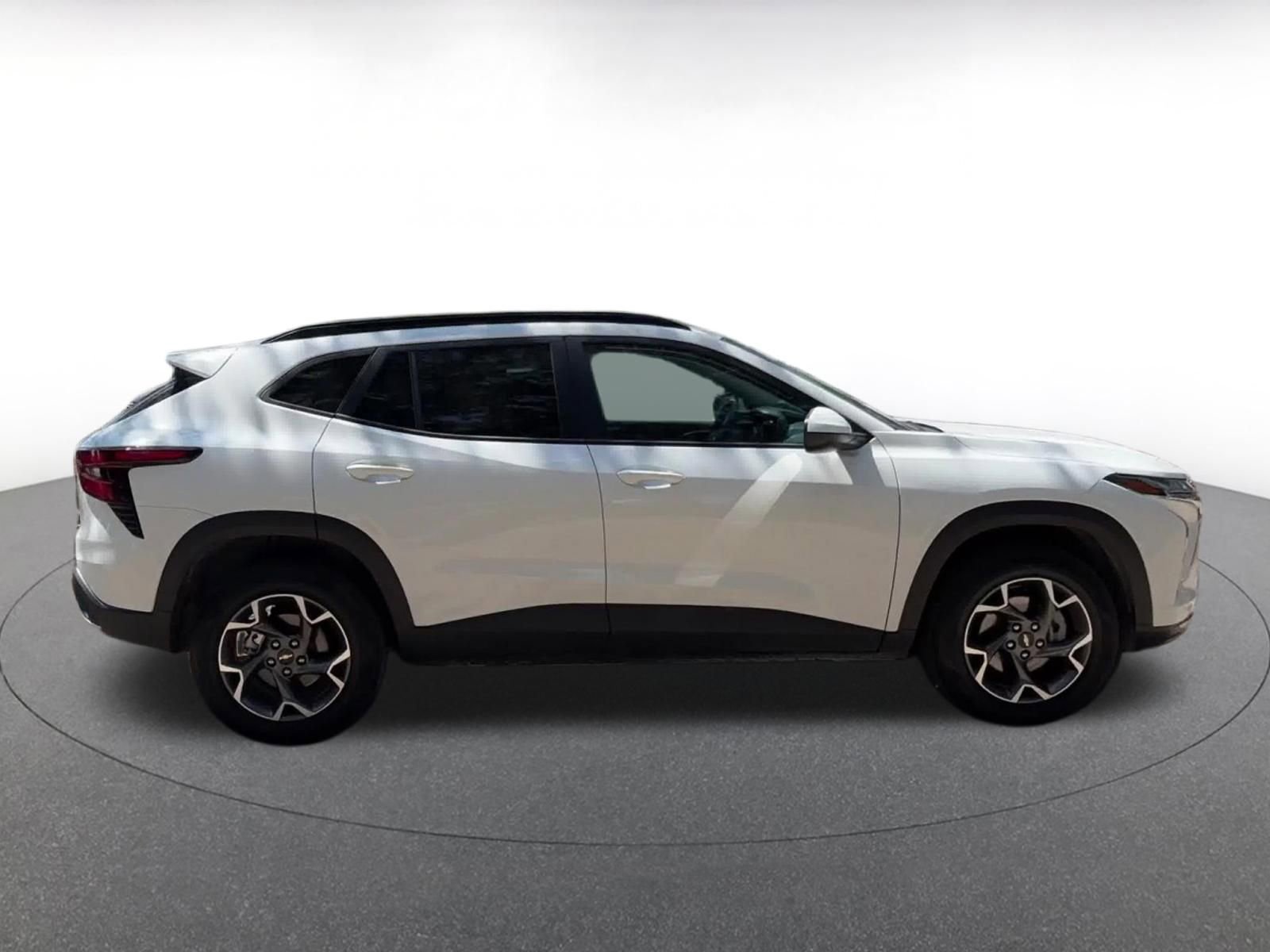 Used 2025 Chevrolet Trax LT image 16