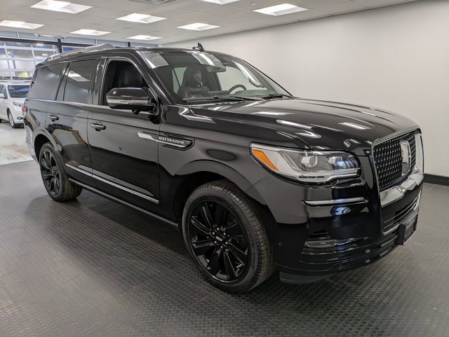 Used 2022 Lincoln Navigator Reserve image 3