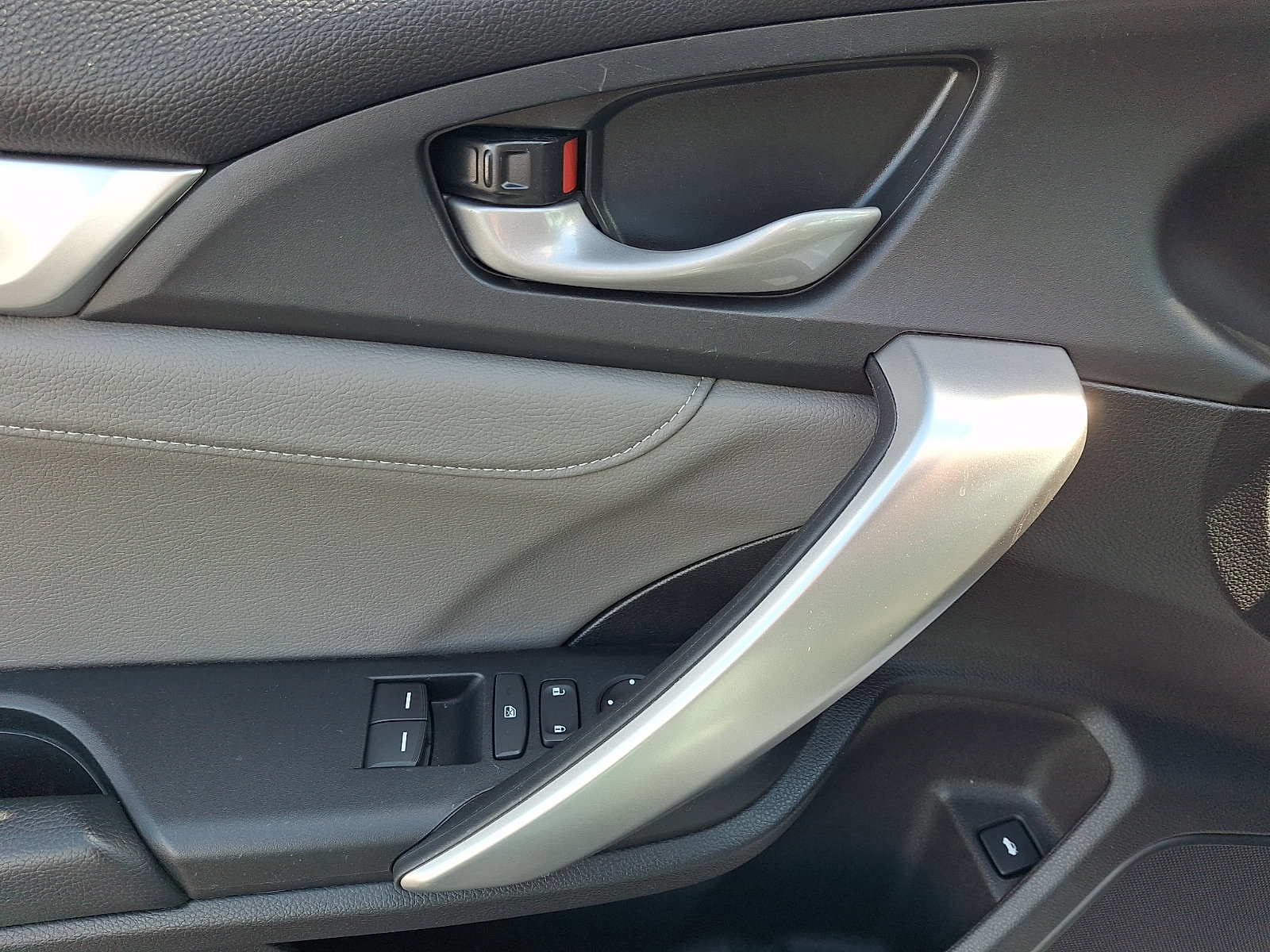 Used 2018 Honda Civic EX-L image 11
