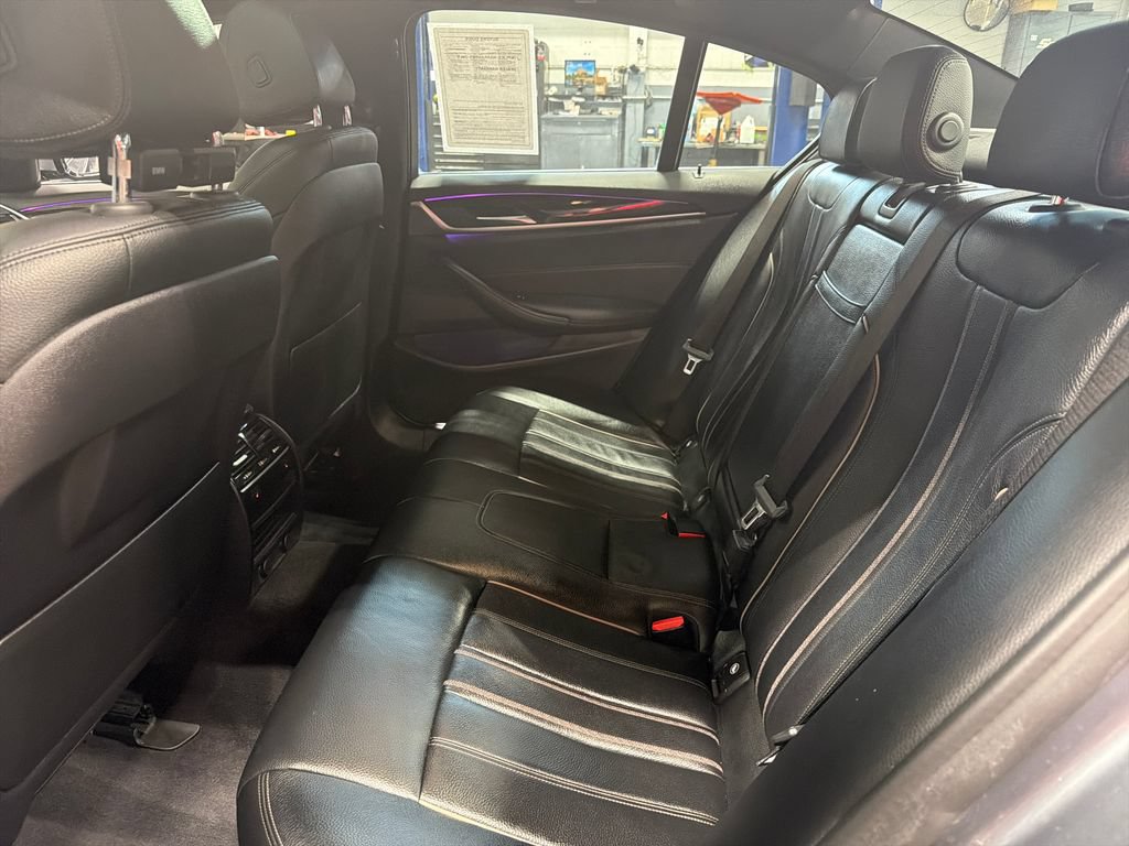 Used 2019 BMW 530e xDrive w/ Premium Package AWD/4WD image 10