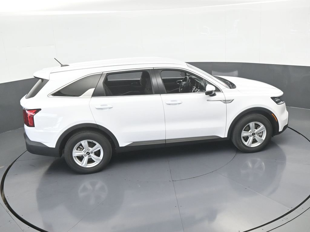 Used 2023 Kia Sorento LX image 48