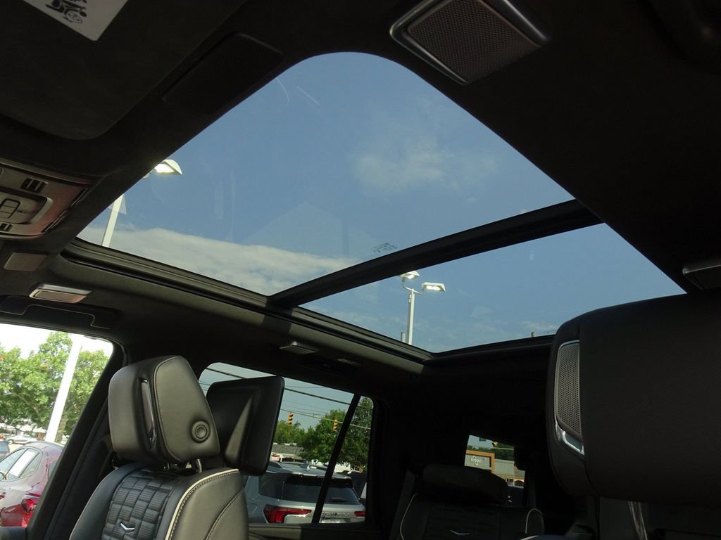 Used 2023 Cadillac Escalade V w/ LPO, ONYX Package AWD/4WD image 10