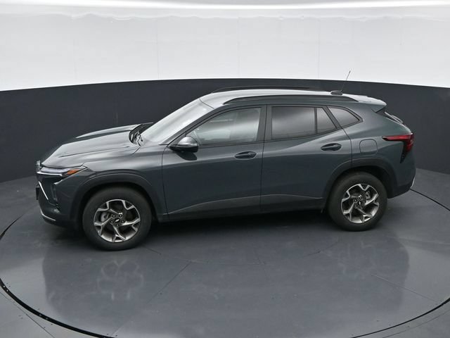 Used 2025 Chevrolet Trax LT w/ LT Convenience Package FWD image 33