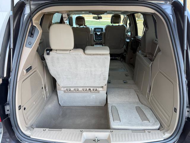 Used 2015 Chrysler Town & Country Limited Platinum w/ Trailer Tow Group FWD image 27