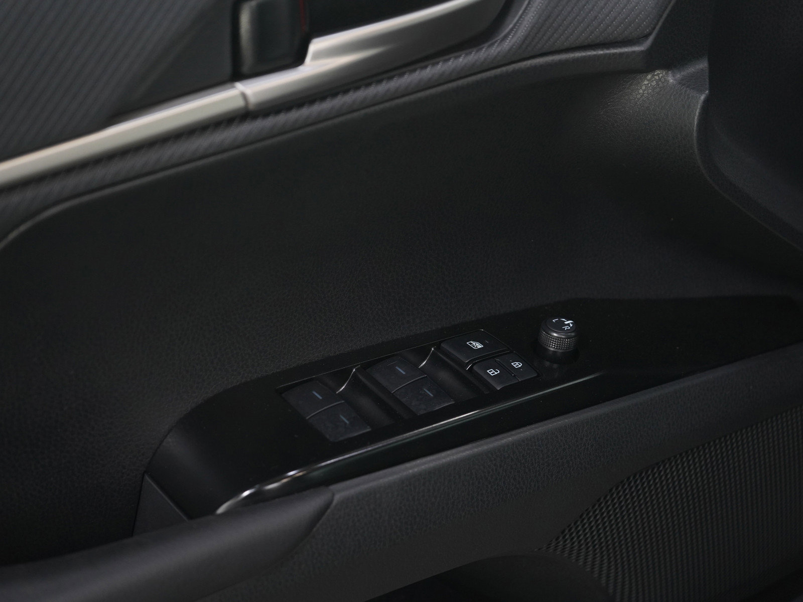 Used 2025 Toyota Camry SE w/ Multimedia Upgrade Package FWD image 18