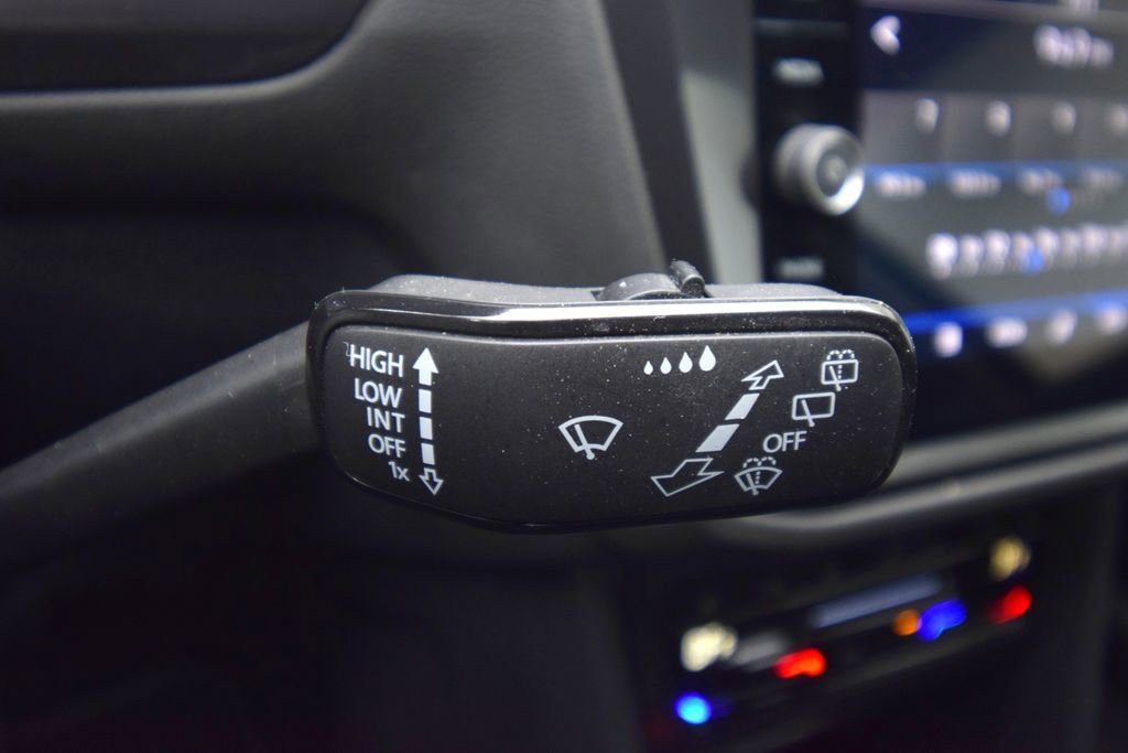 Used 2023 Volkswagen Tiguan SE image 33