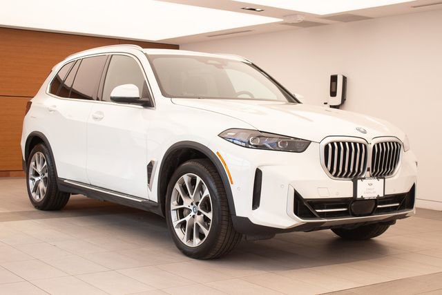 Used 2025 BMW X5 xDrive50e image 5