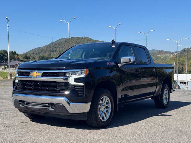 Used 2023 Chevrolet Silverado 1500 LT AWD/4WD image 3