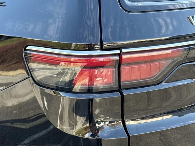 Used 2024 Jeep Wagoneer L Series II w/ Flexible Seating Group image 9