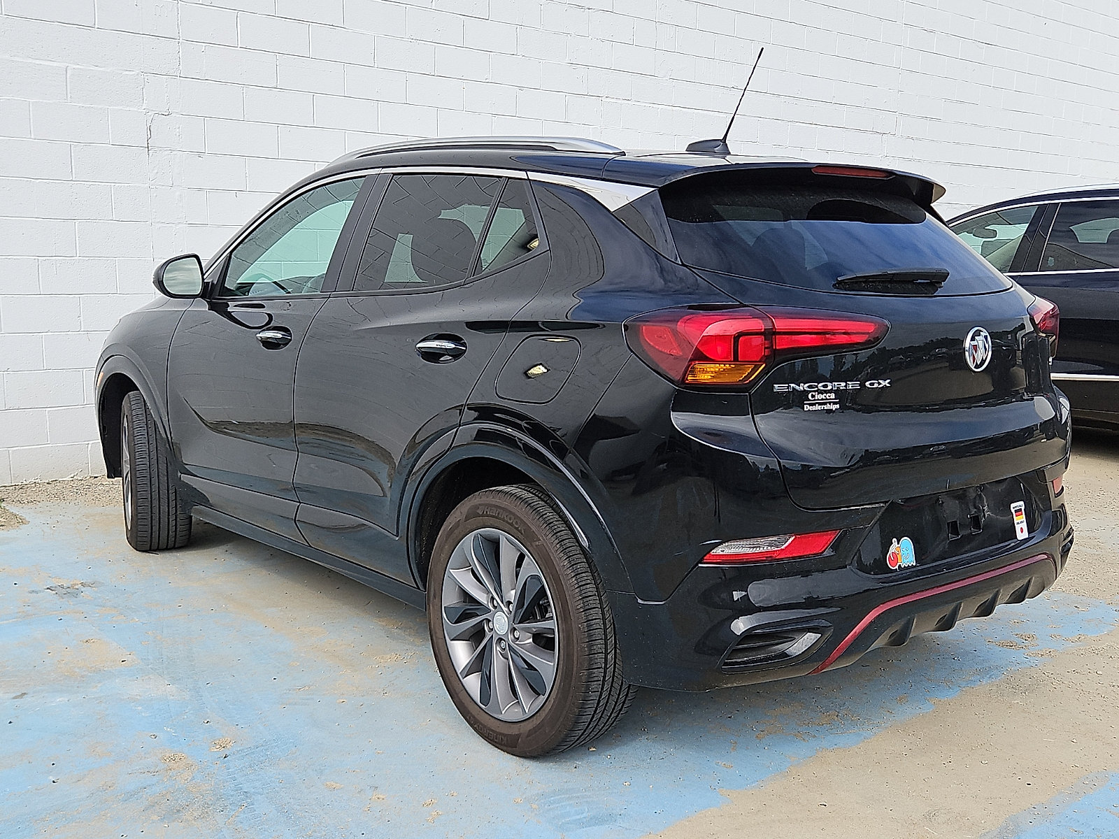 Used 2023 Buick Encore GX Select w/ Sport Touring Package FWD image 4