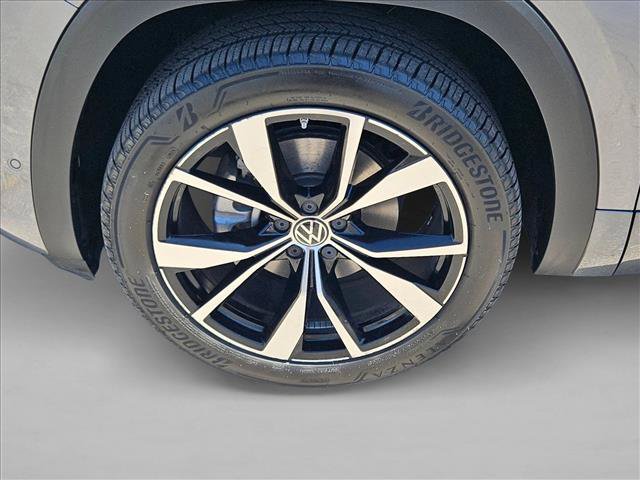 Used 2024 Volkswagen Atlas Cross Sport SEL Premium R-Line AWD/4WD image 24