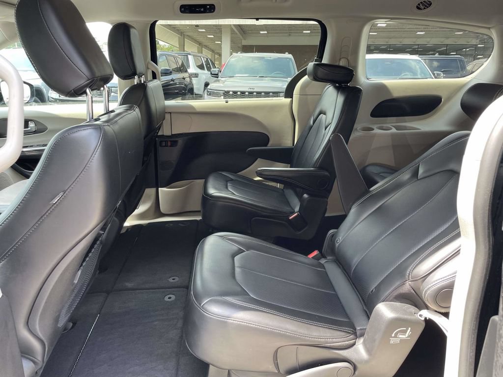 Certified 2024 Chrysler Pacifica Touring-L FWD image 18