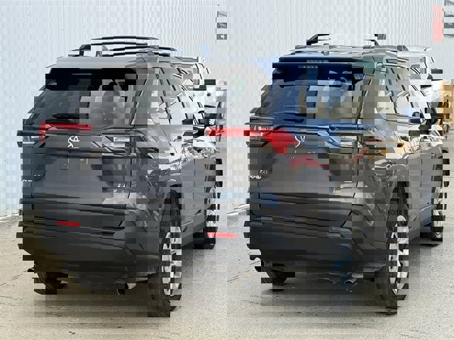 Used 2019 Toyota RAV4 LE w/ Carpet Mat Package image 4