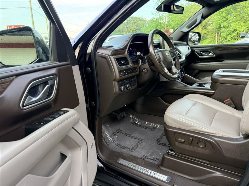 Used 2022 Chevrolet Suburban LT w/ LT Signature Package AWD/4WD image 27