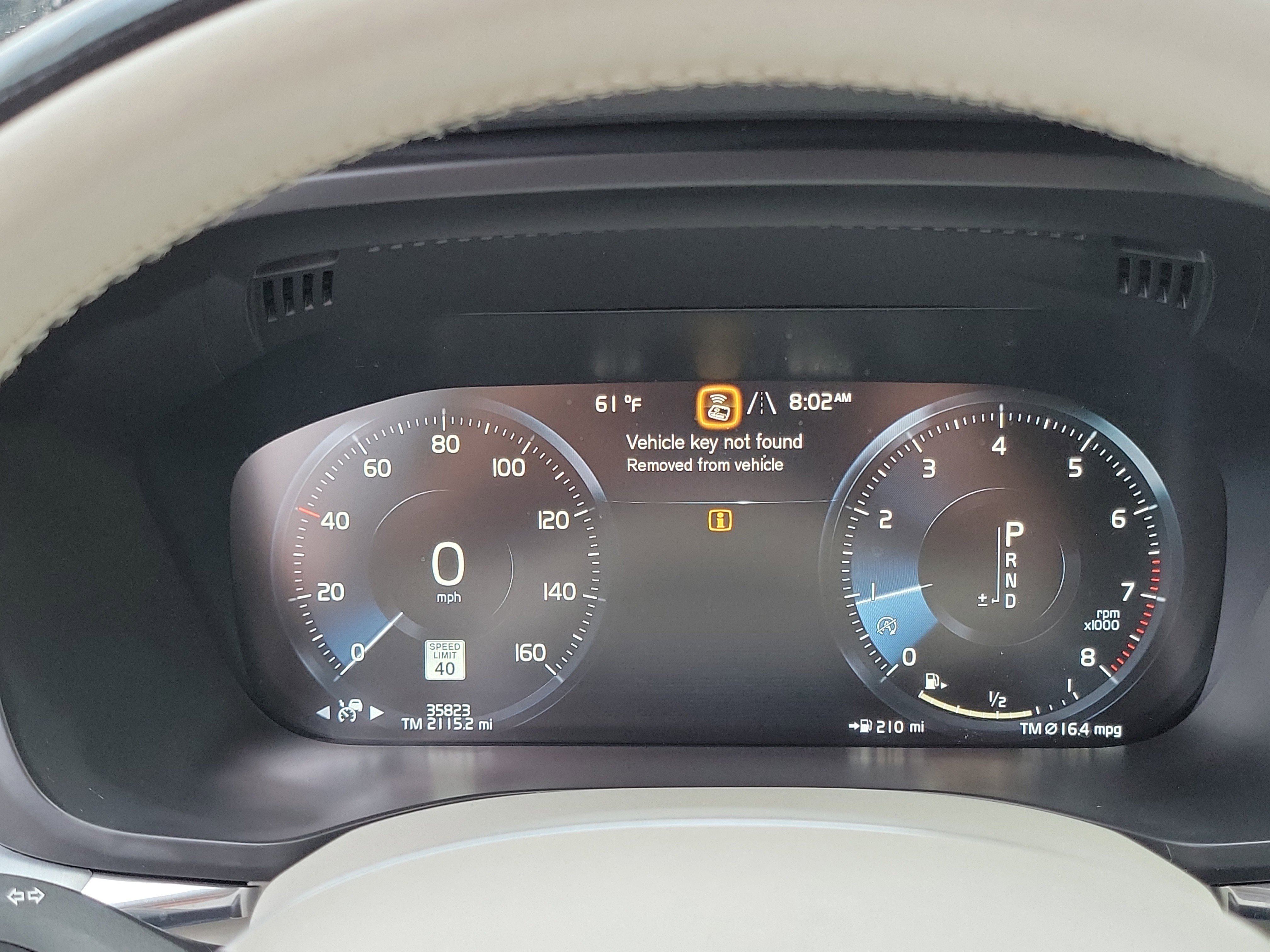 Used 2018 Volvo XC60 T6 Momentum w/ Convenience Package image 10