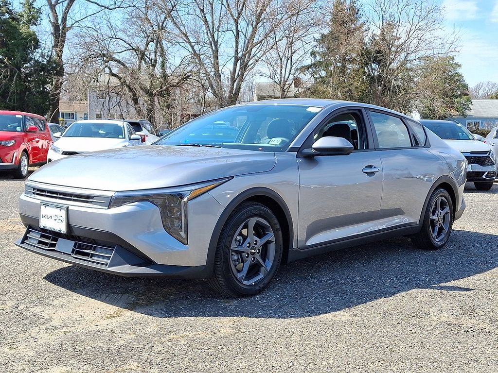 Certified 2025 Kia K4 FWD image 3