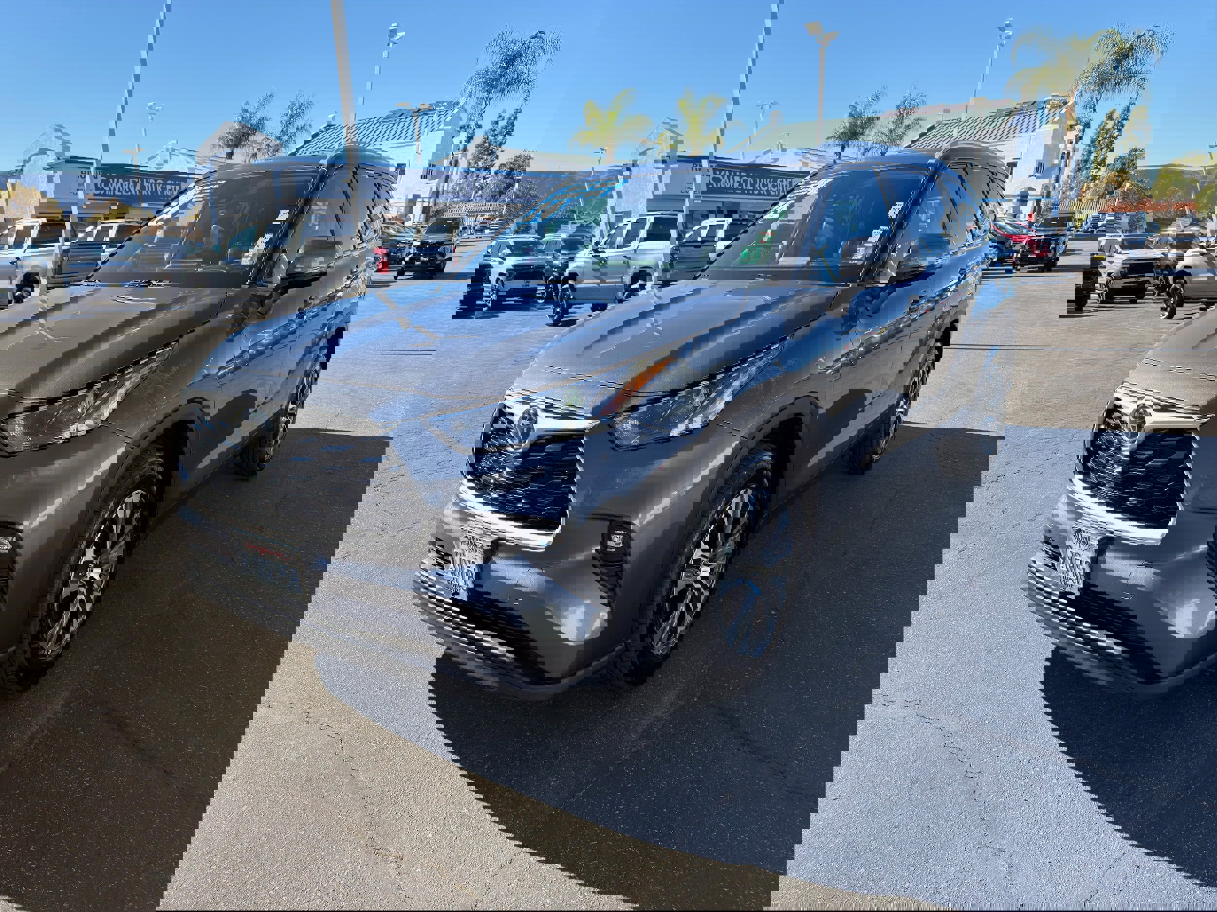 Used 2024 Toyota Highlander XLE image 4