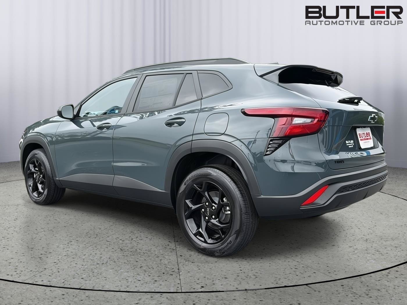 New 2026 Chevrolet Trax LT w/ Midnight Edition FWD image 4