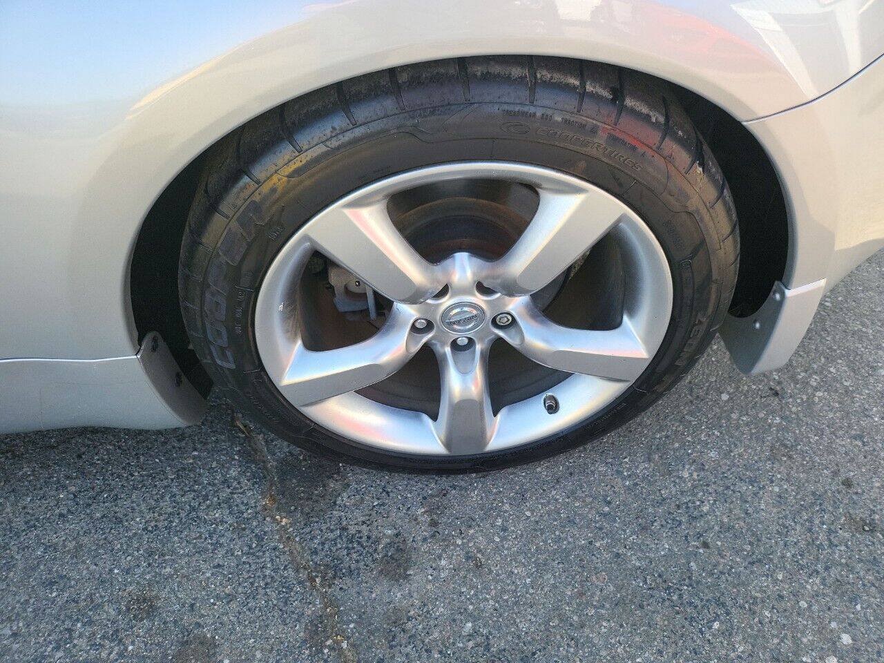 Used 2006 Nissan 350Z Enthusiast w/ (S02) Side Air Bags Pkg RWD image 21