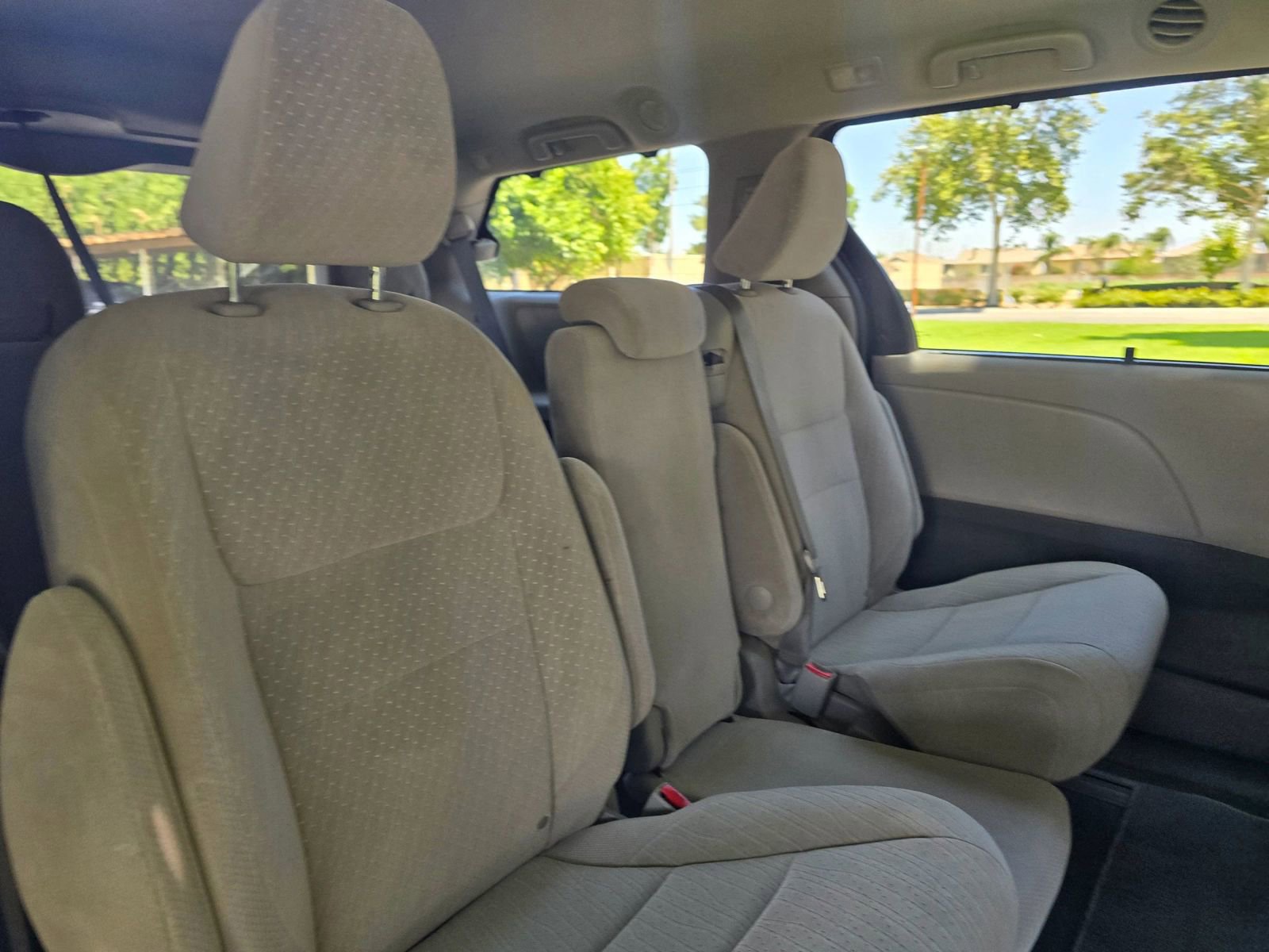 Used 2019 Toyota Sienna LE image 33