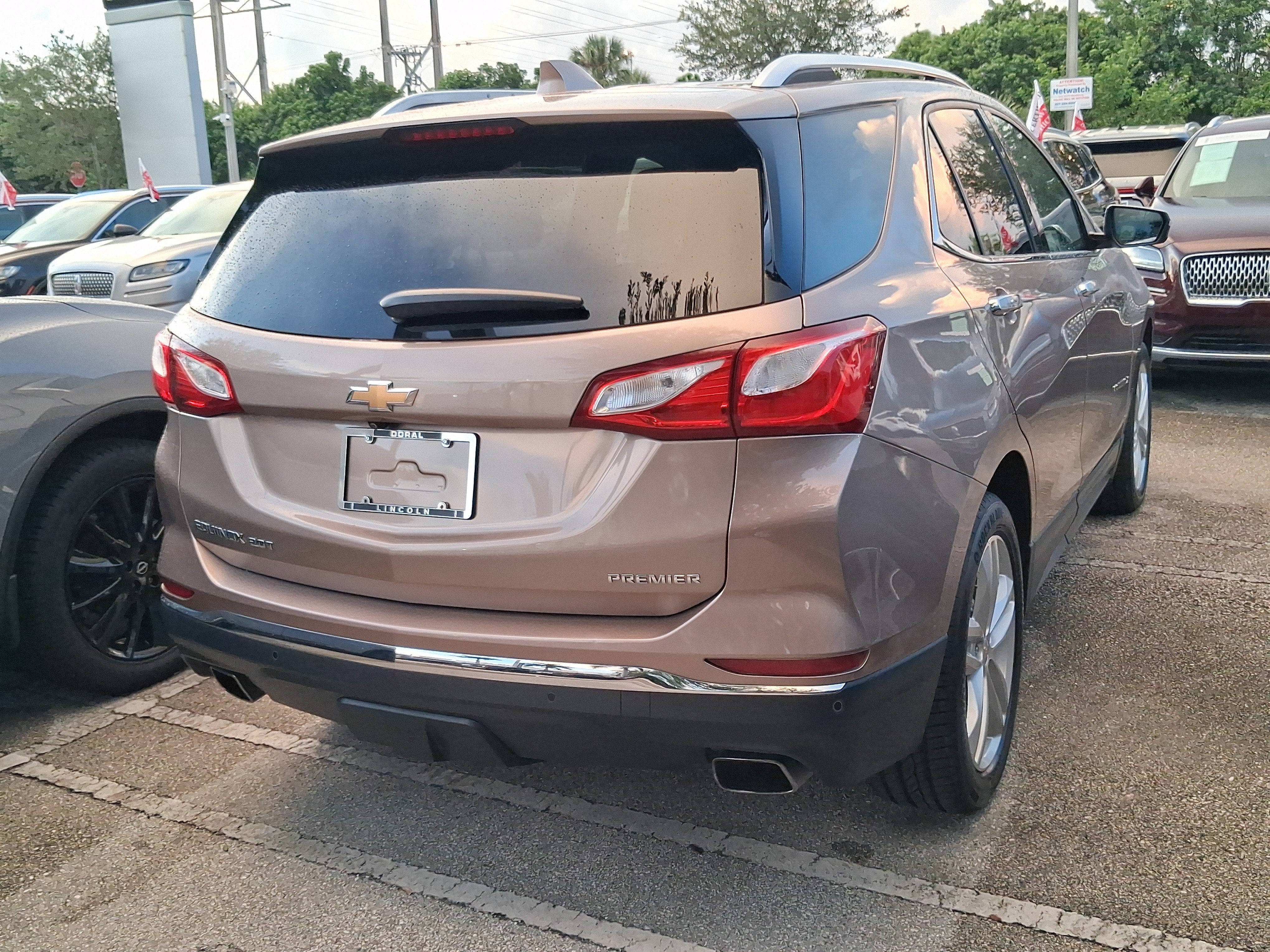 Used 2019 Chevrolet Equinox Premier FWD image 4