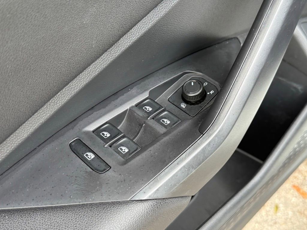 Used 2019 Volkswagen Jetta SEL w/ Cold Weather Package FWD image 26