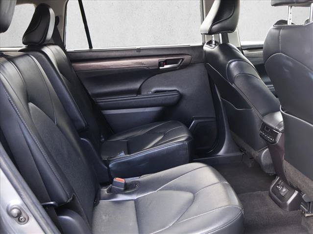 Certified 2024 Toyota Highlander Limited AWD/4WD image 27