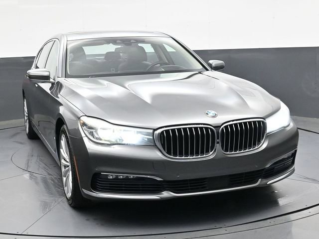 Used 2016 BMW 740i image 11