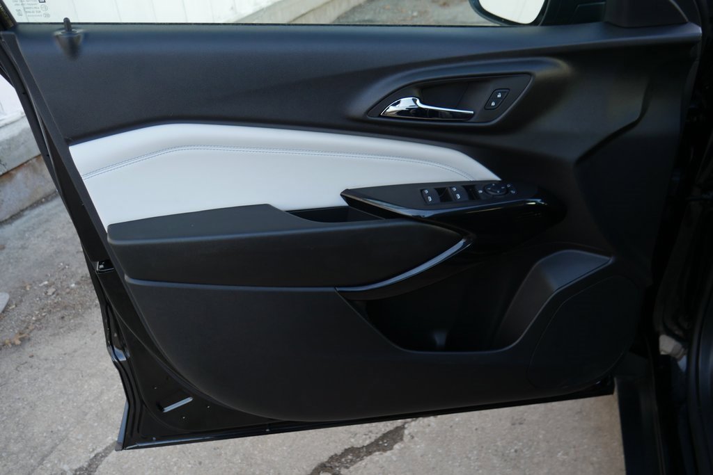 Used 2025 Chevrolet Trax LT w/ Driver Confidence Package image 28