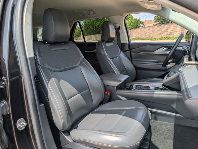 Used 2025 Ford Explorer Active w/ Active Comfort Package RWD image 25