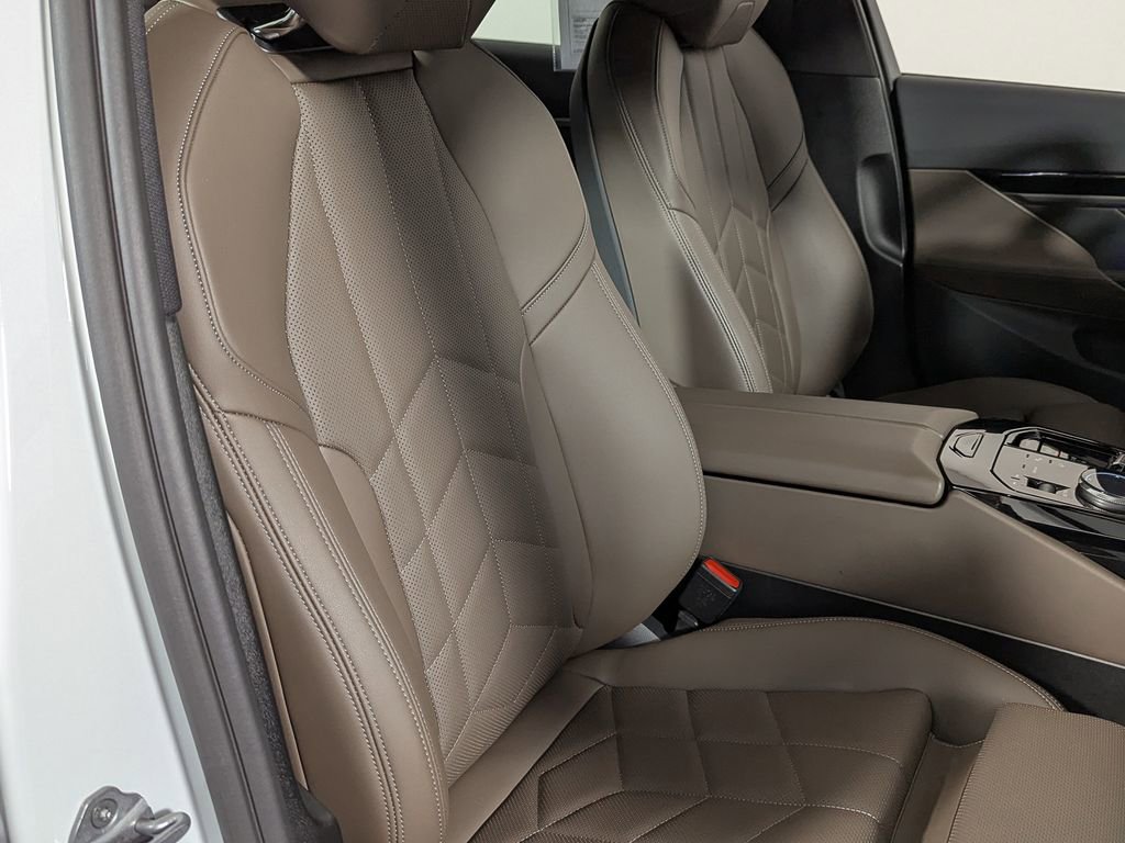 Used 2025 BMW 530i xDrive AWD/4WD image 27