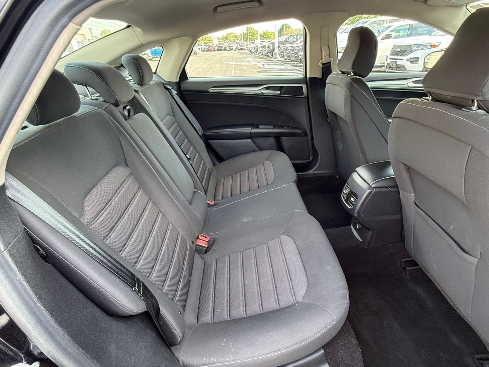 Used 2020 Ford Fusion SE FWD image 15