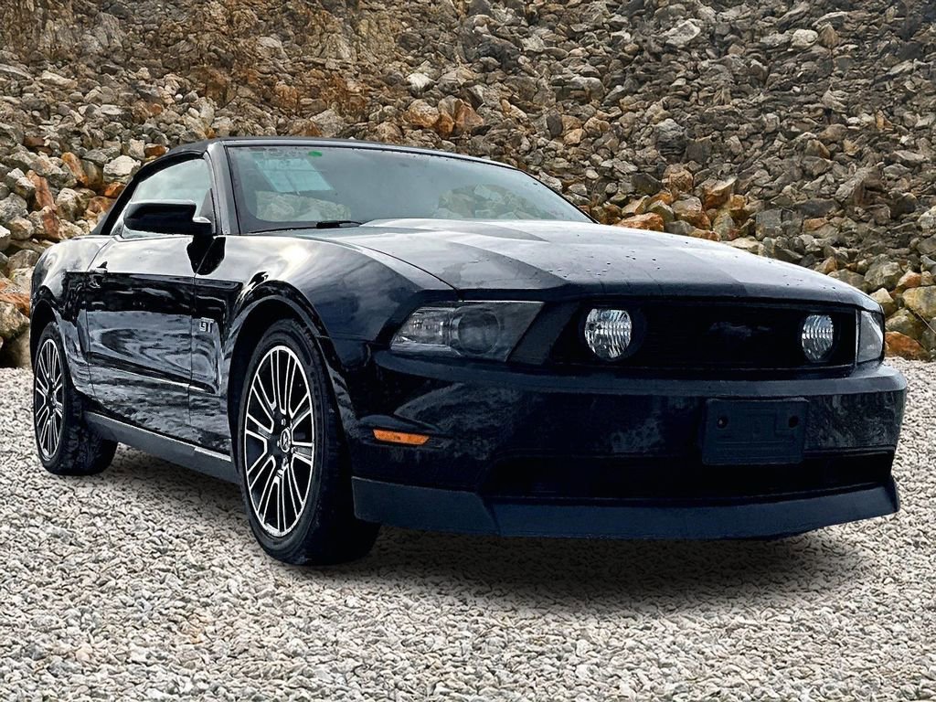 Used 2010 Ford Mustang GT image 10