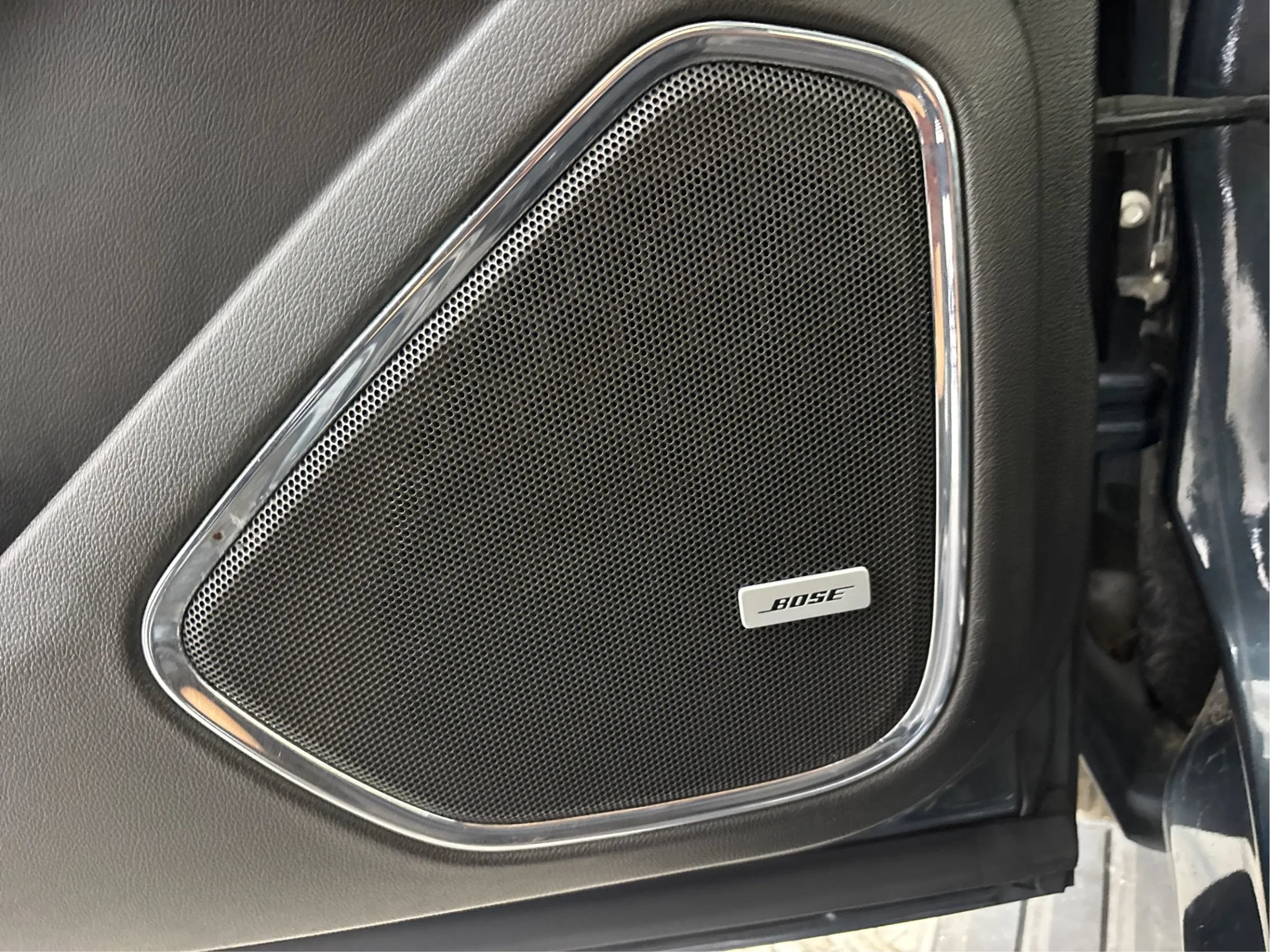 Used 2019 Chevrolet Suburban Premier AWD/4WD image 38