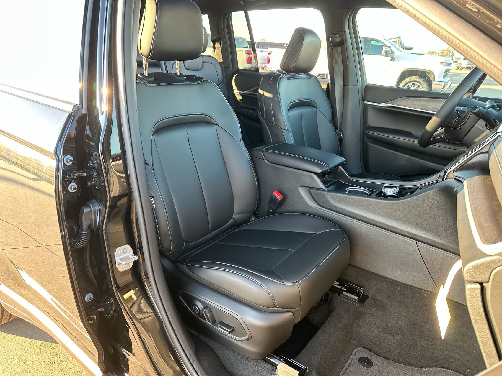 New 2025 Jeep Grand Cherokee Limited w/ Black Appearance Package RWD image 25