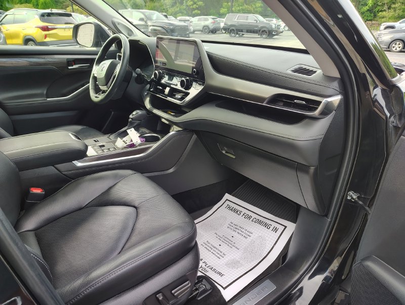 Used 2023 Toyota Highlander Limited AWD/4WD image 30