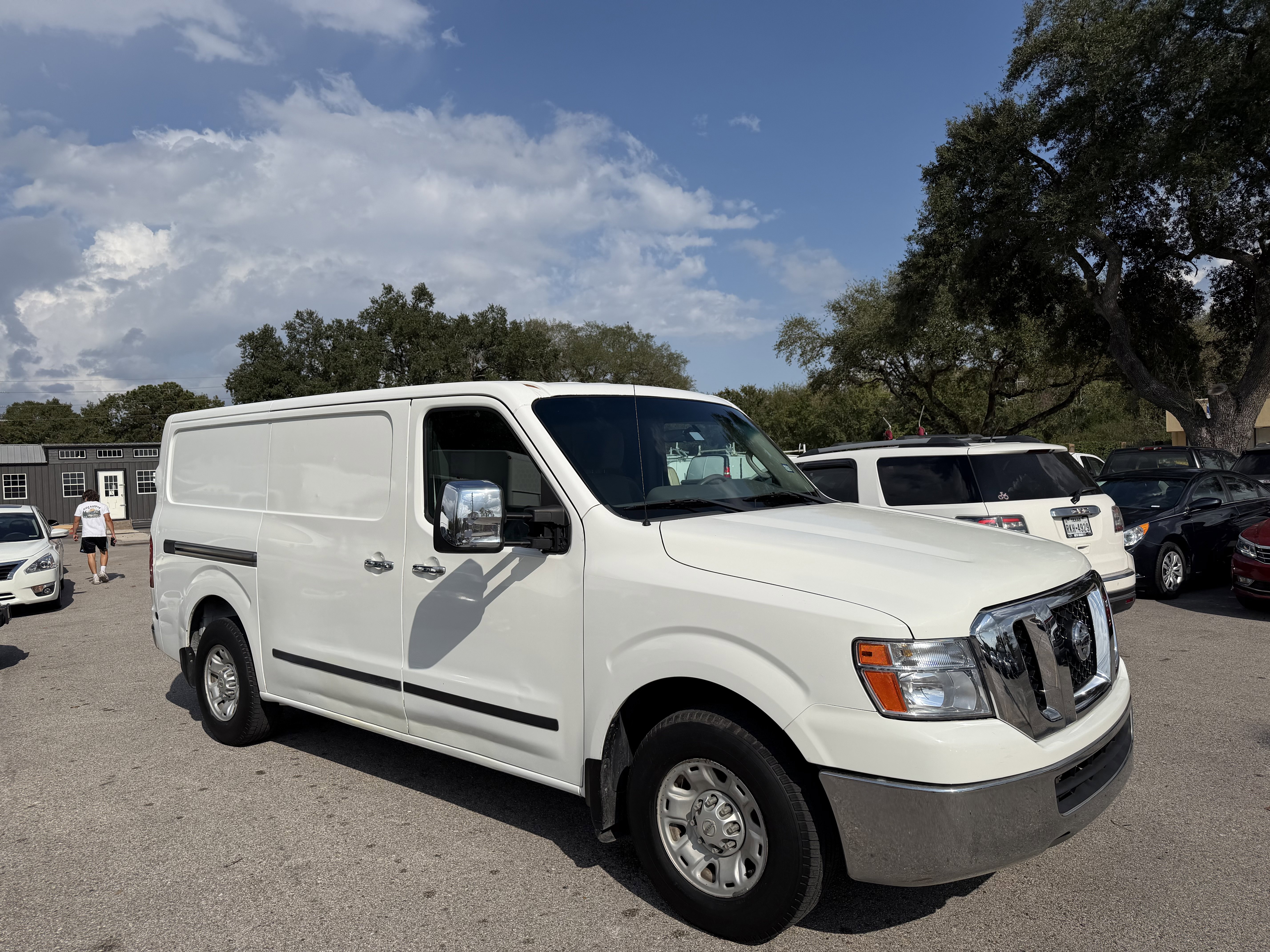 Used 2012 Nissan NV 2500 SV w/ Technology Pkg image 2