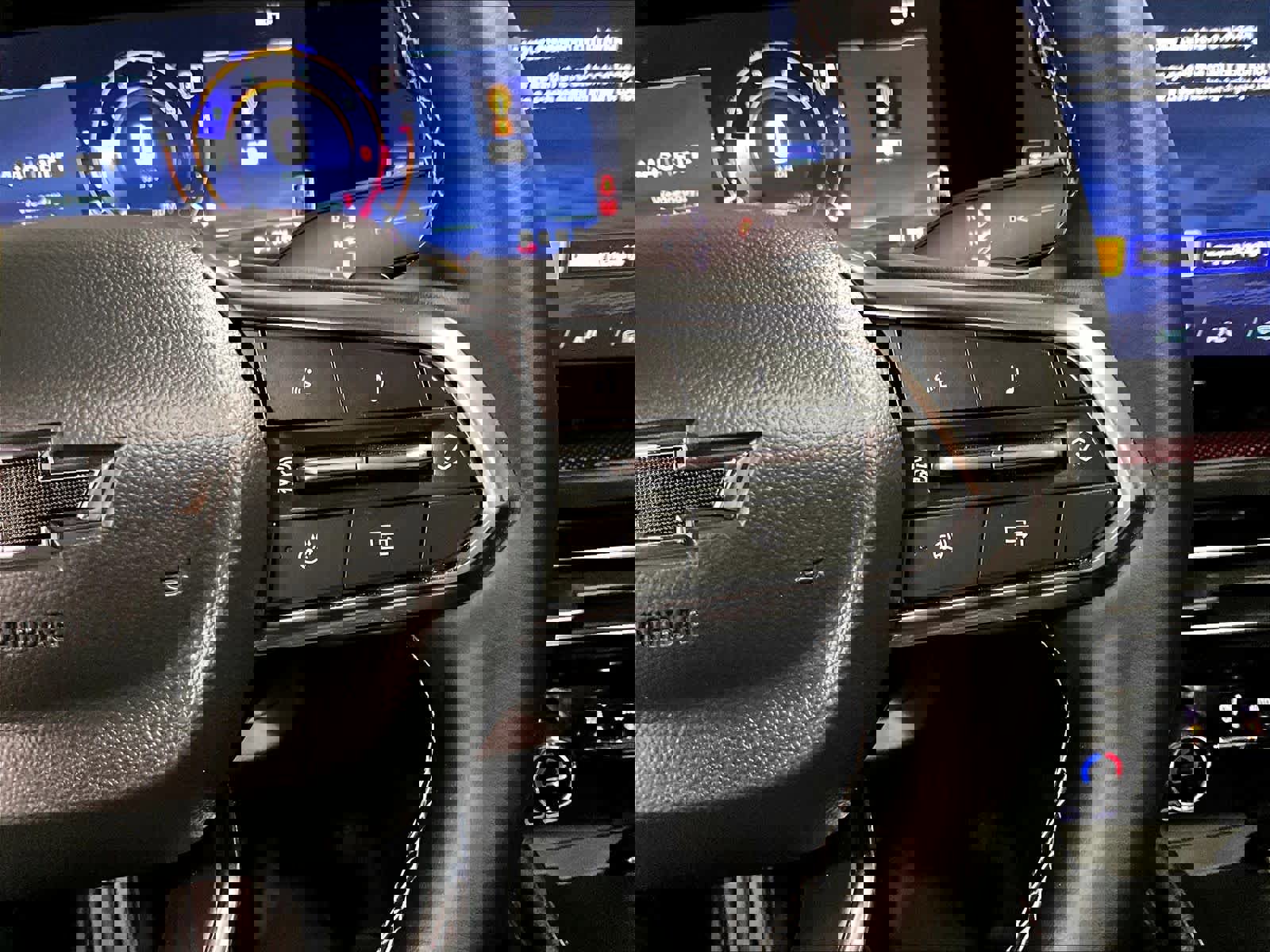 Used 2025 Chevrolet Traverse Z71 w/ Driver Confidence Package image 25