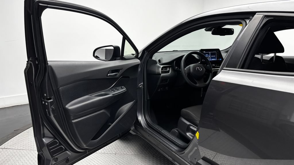 Used 2019 Toyota C-HR LE FWD image 15