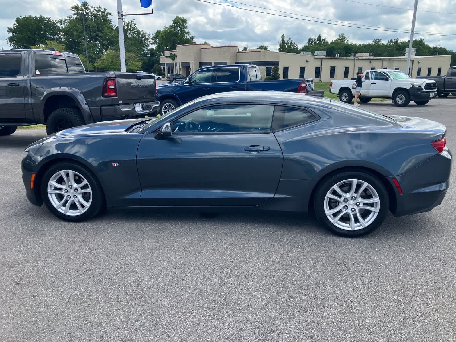 Used 2020 Chevrolet Camaro LS RWD image 4
