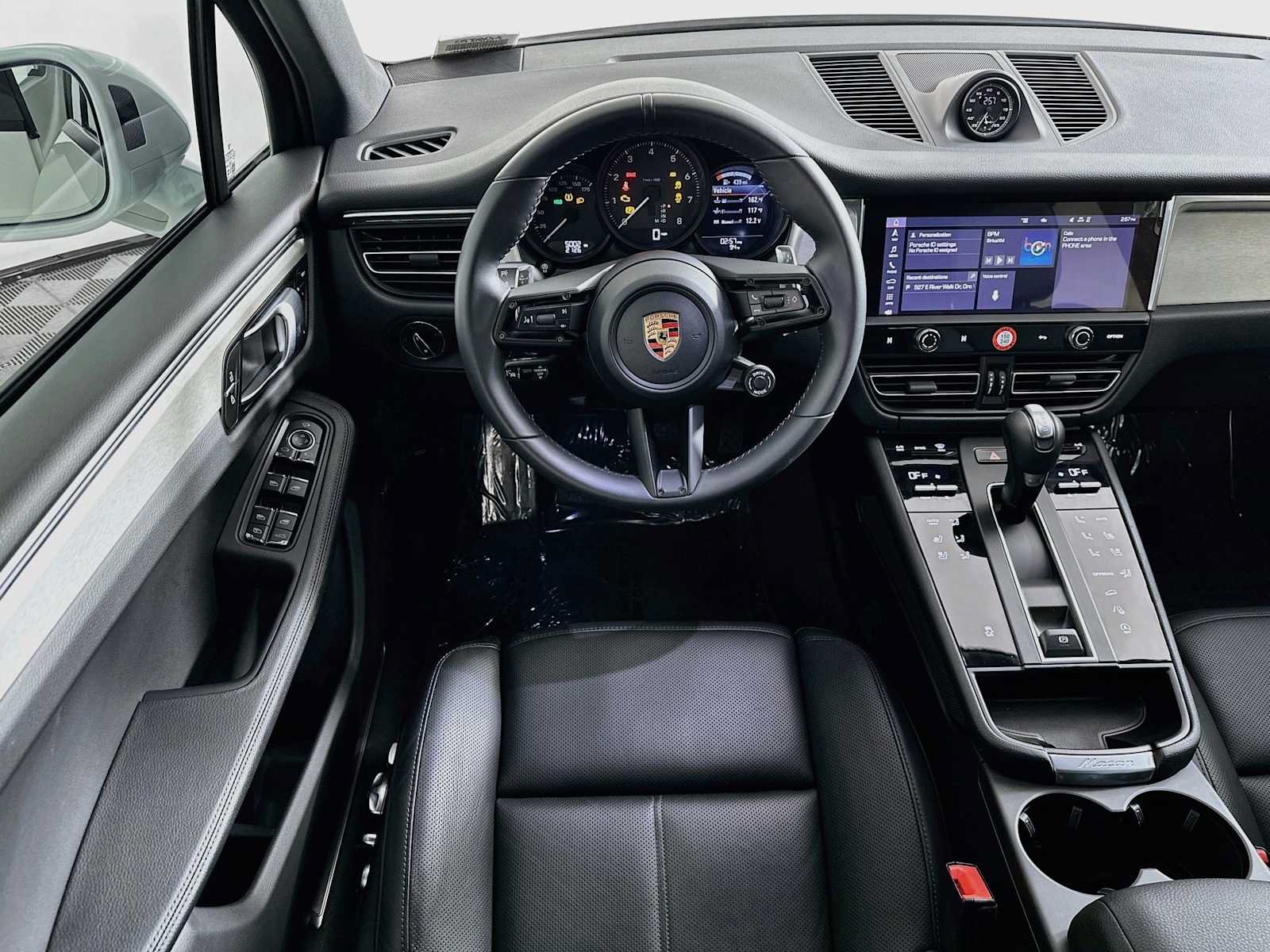 Certified 2026 Porsche Macan AWD/4WD image 24
