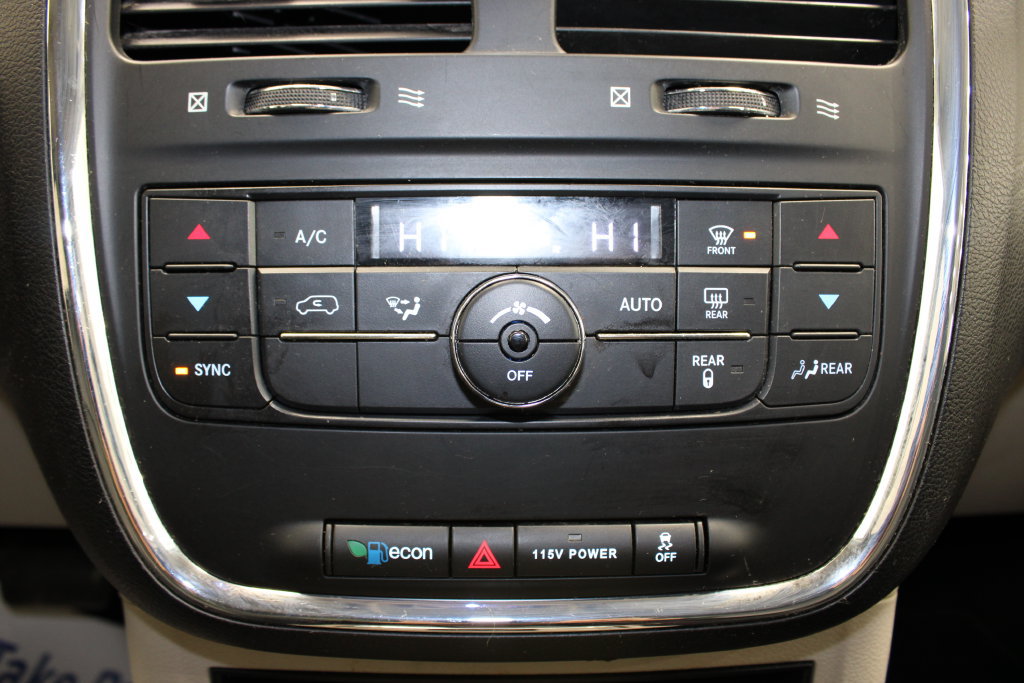 Used 2014 Chrysler Town & Country Touring FWD image 14