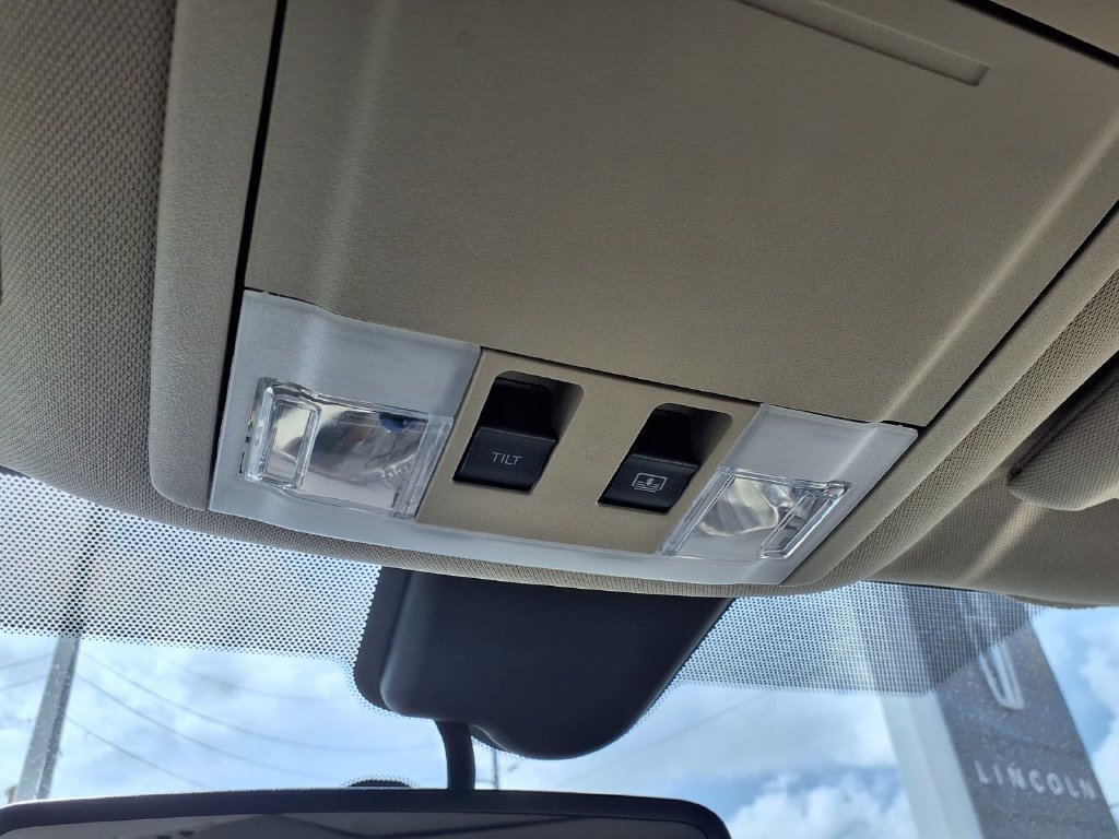 Used 2013 Lincoln MKX FWD image 23