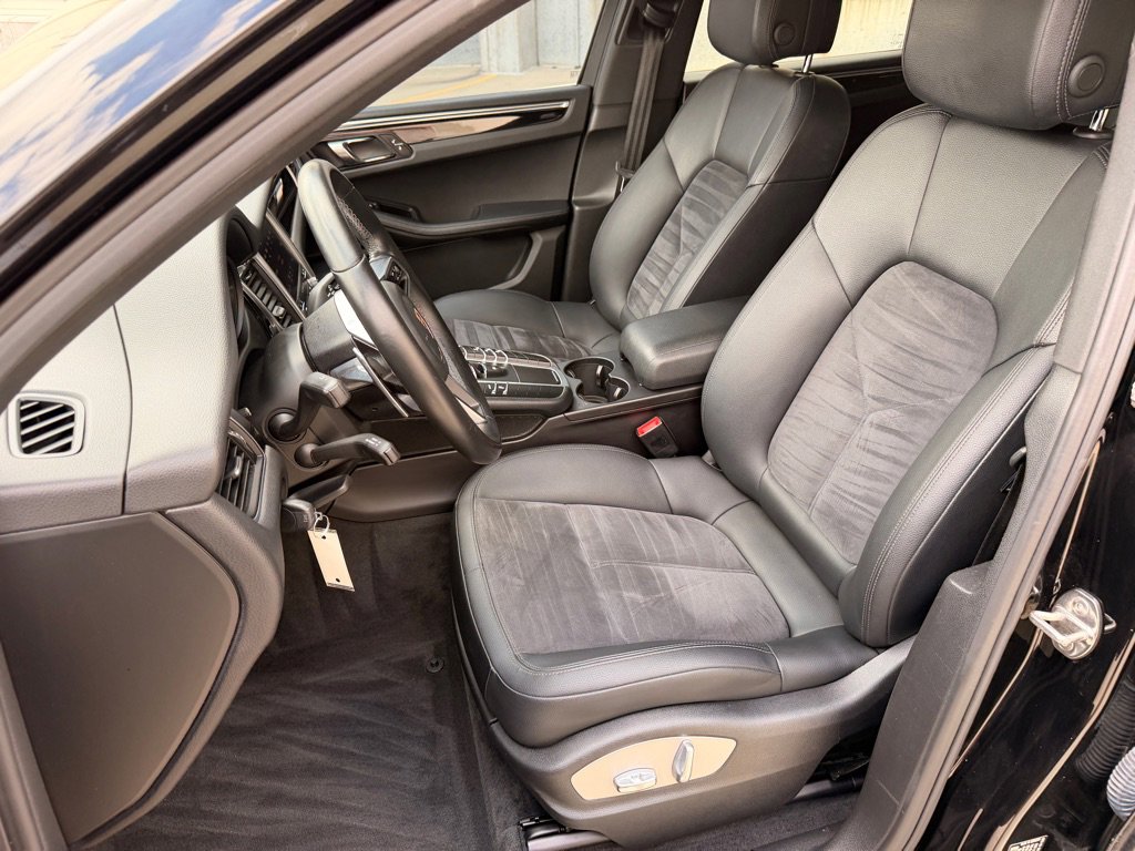 Used 2018 Porsche Macan AWD/4WD image 12