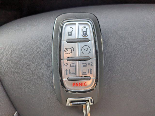 New 2026 Chrysler Pacifica Select FWD image 30