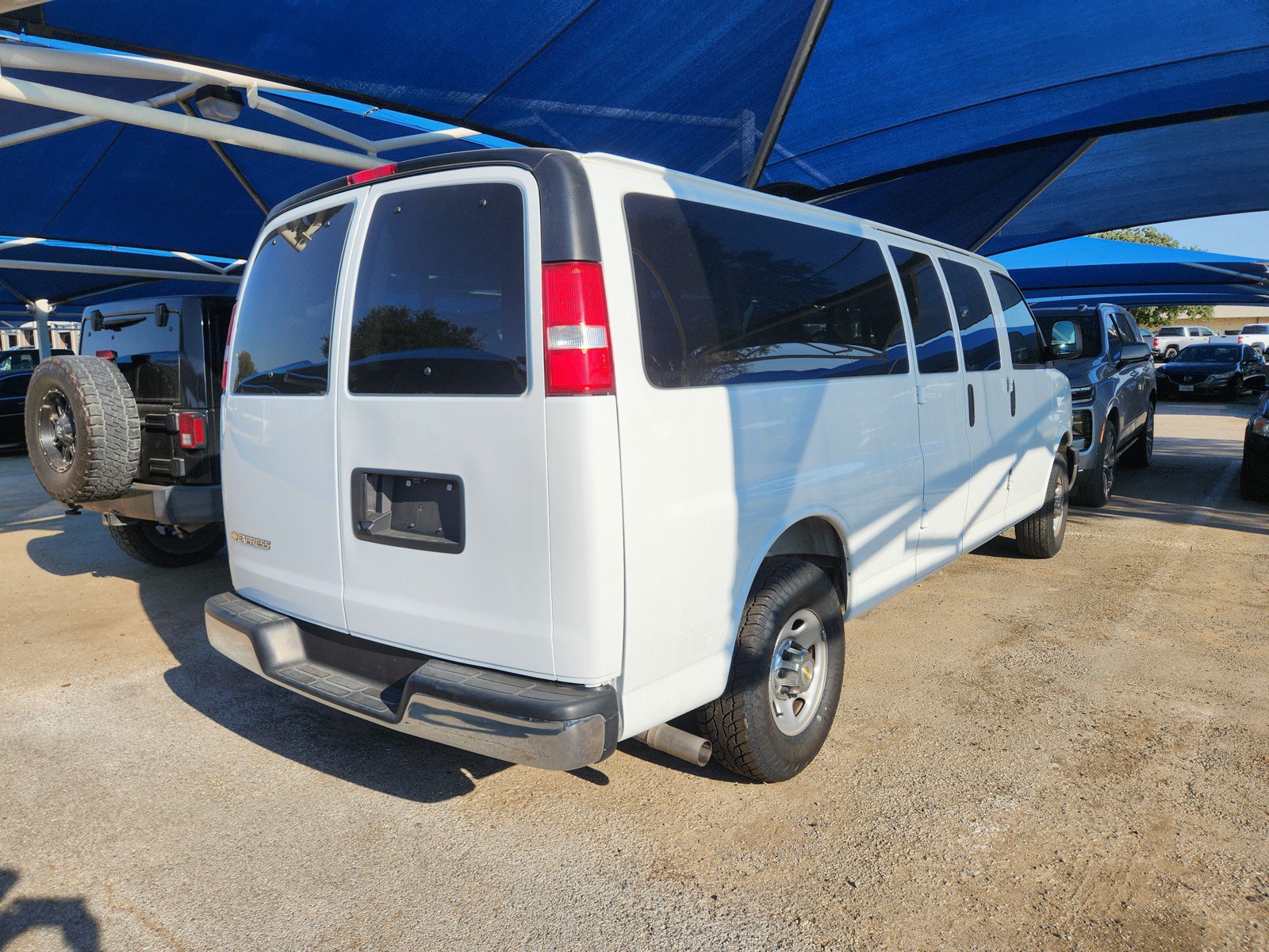 Used 2025 Chevrolet Express 3500 LT w/ LT Preferred Equipment Group RWD image 4