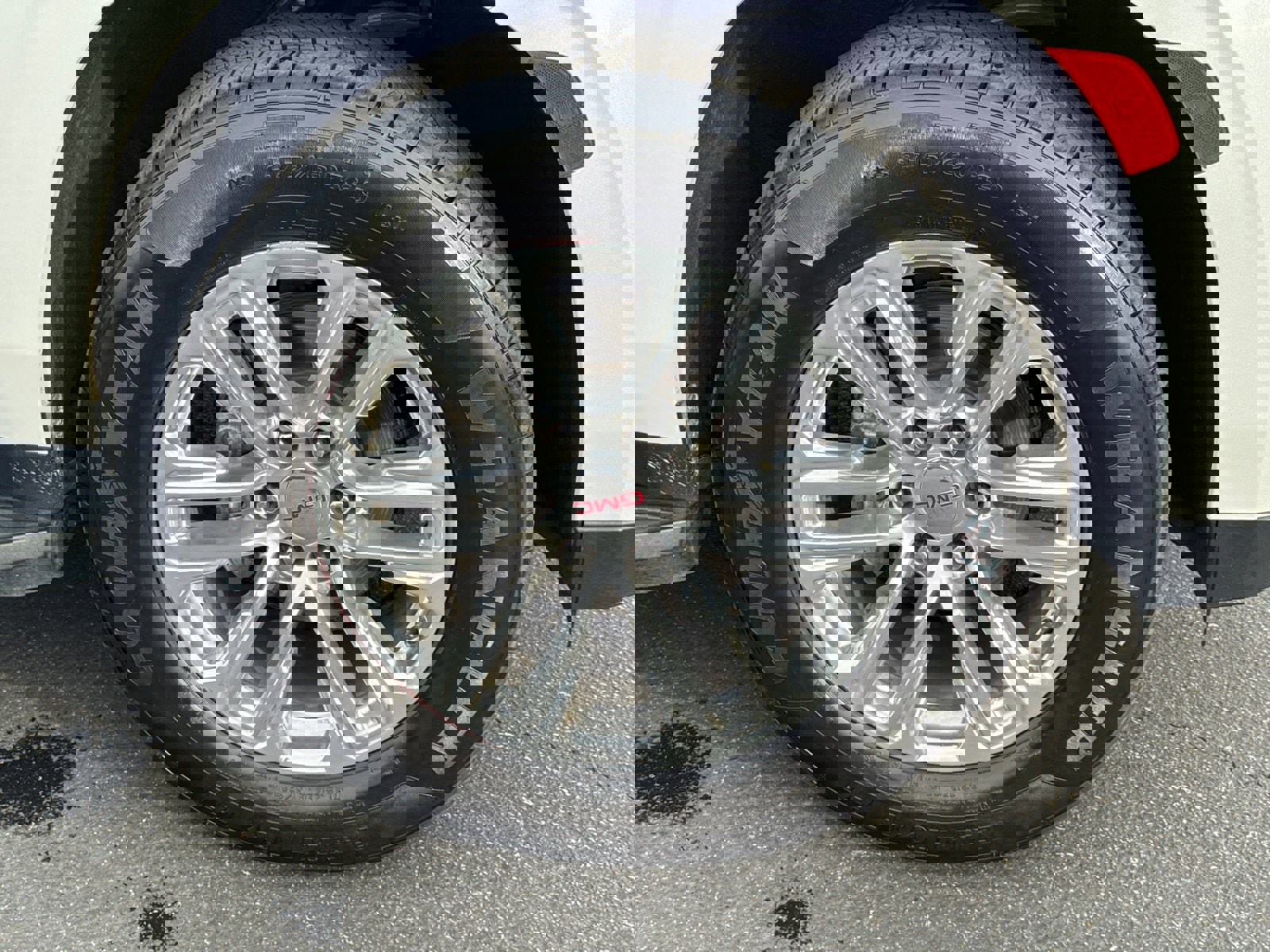 Certified 2021 GMC Yukon SLT w/ SLT Luxury Plus Package image 4