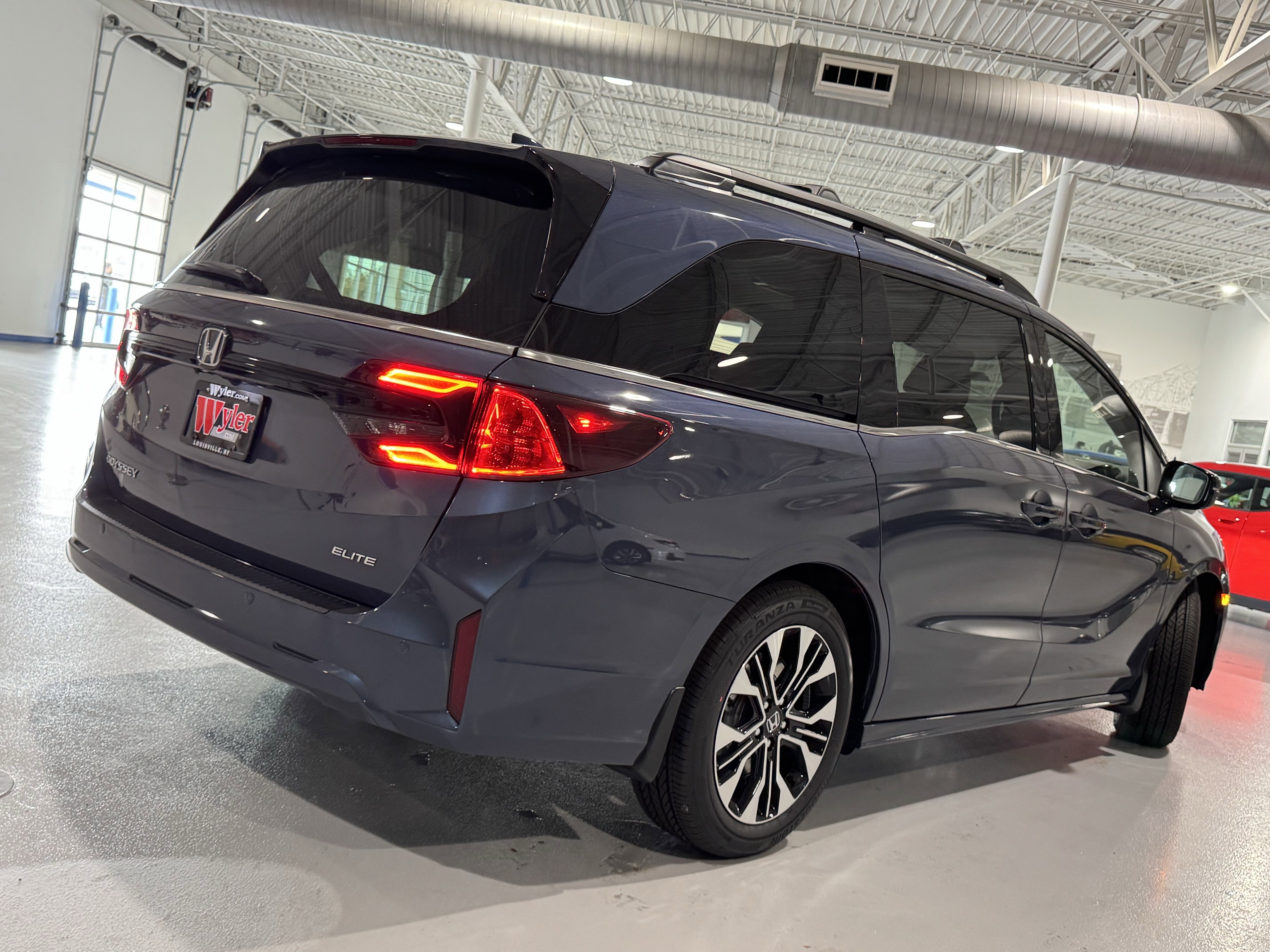 New 2026 Honda Odyssey Elite image 3