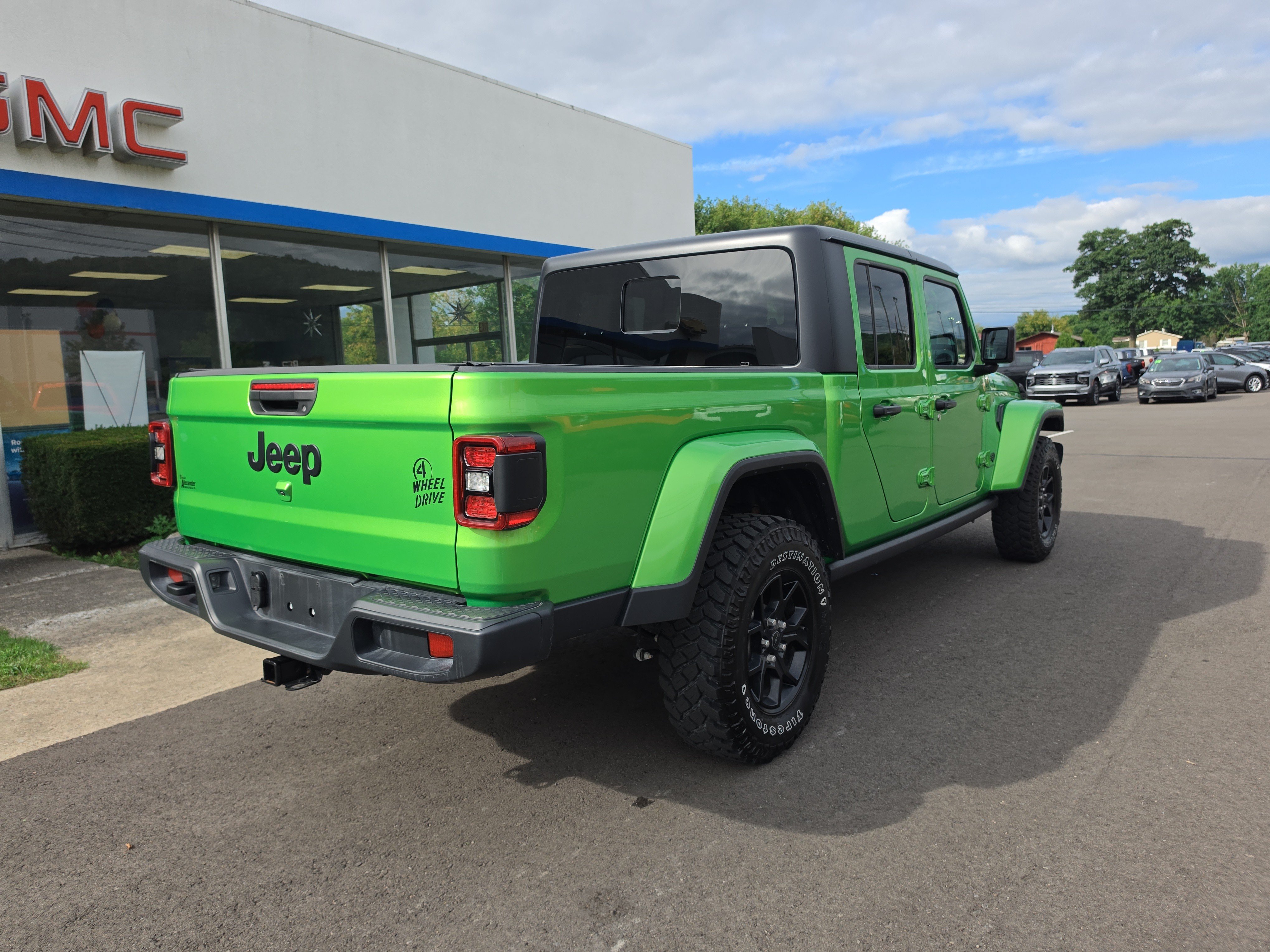 Used 2025 Jeep Gladiator Sport AWD/4WD image 3
